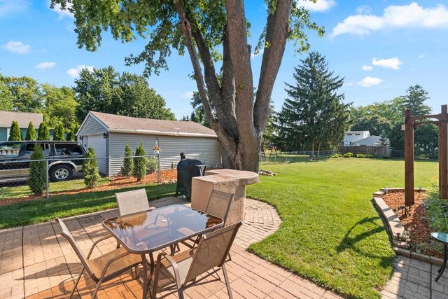1420 N CHARLOTTE STREET, Appleton, WI 54911
