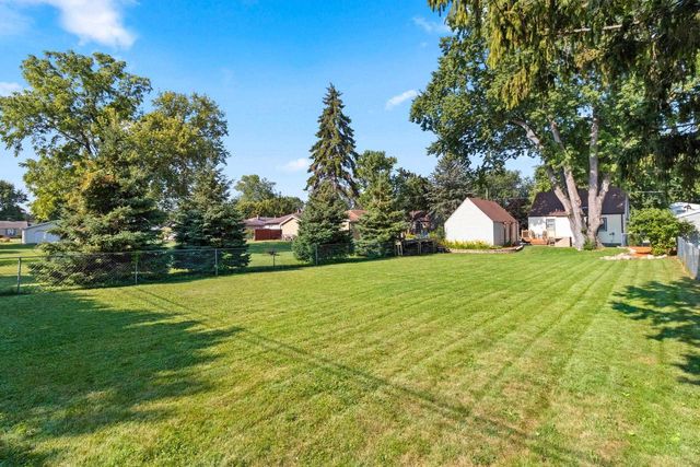 1420 N CHARLOTTE STREET, Appleton, WI 54911