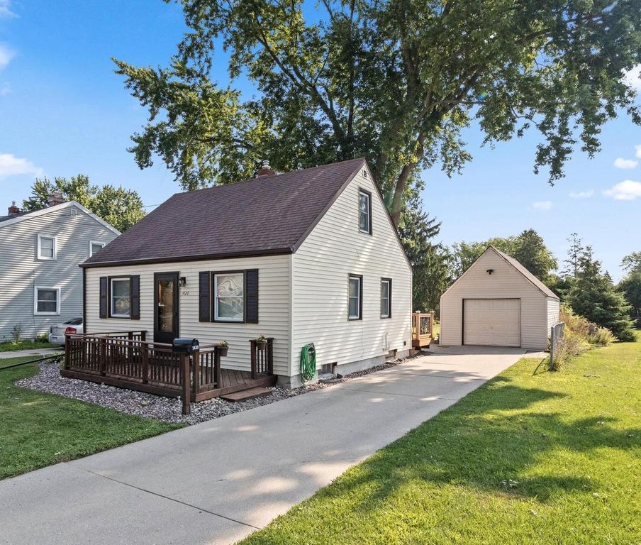 1420 N CHARLOTTE STREET, Appleton, WI 54911