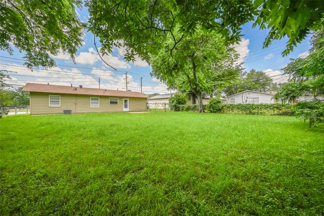 1905 S Cooper Street, Arlington, TX 76010