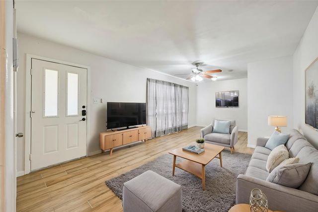 1905 S Cooper Street, Arlington, TX 76010