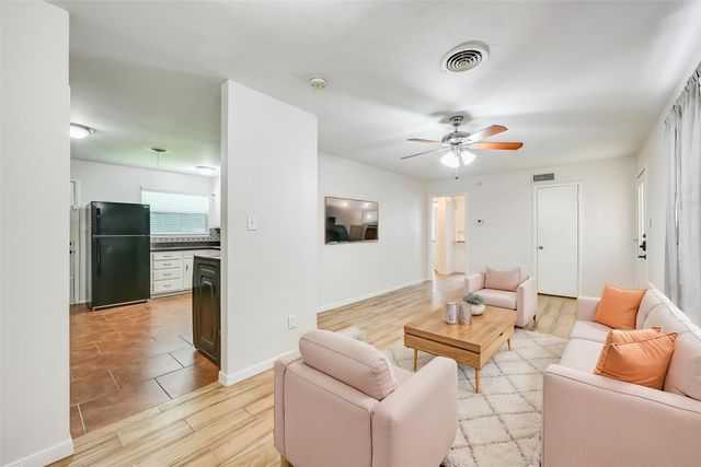 1905 S Cooper Street, Arlington, TX 76010