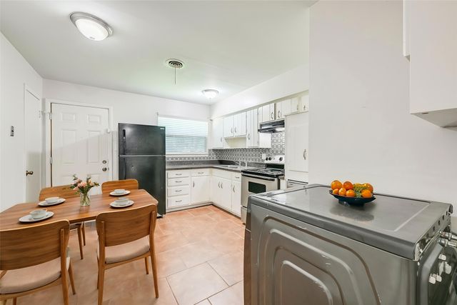 1905 S Cooper Street, Arlington, TX 76010