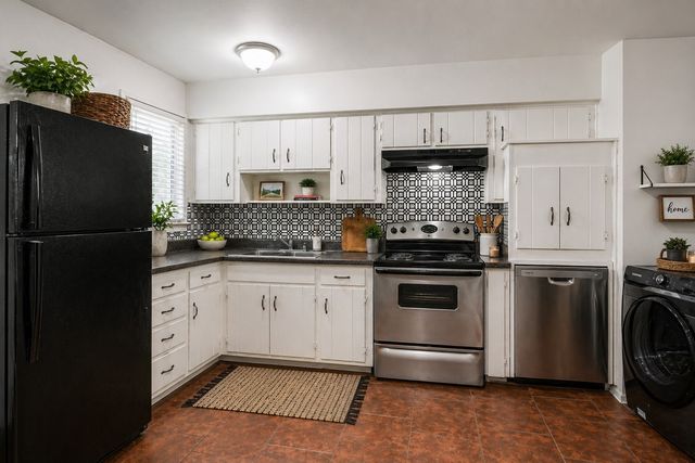 1905 S Cooper Street, Arlington, TX 76010