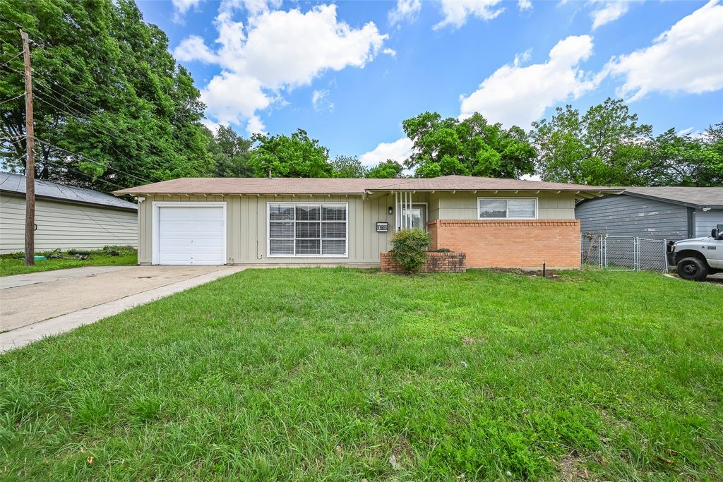 1905 S Cooper Street, Arlington, TX 76010