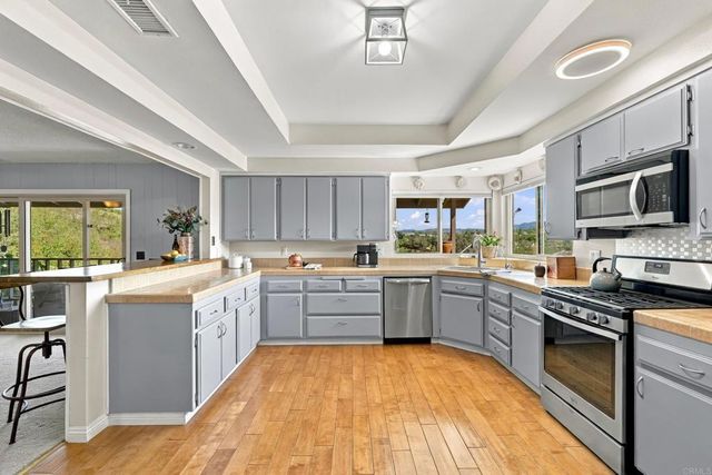 590 Elm Tree Lane, Fallbrook, CA 92028
