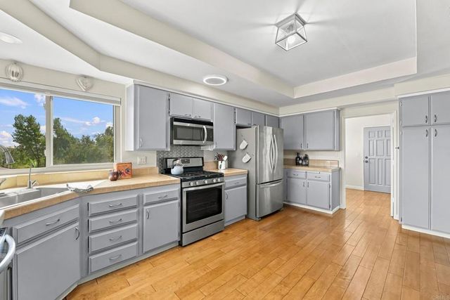 590 Elm Tree Lane, Fallbrook, CA 92028