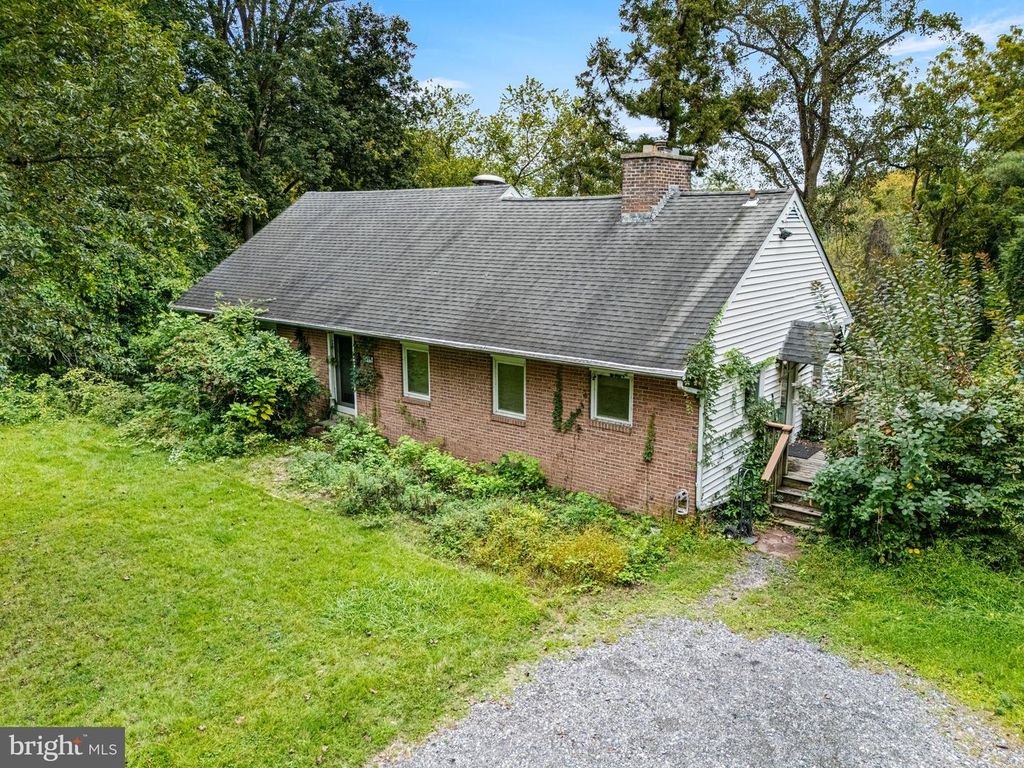2029 PADDOCK LN, Conshohocken, PA 19428