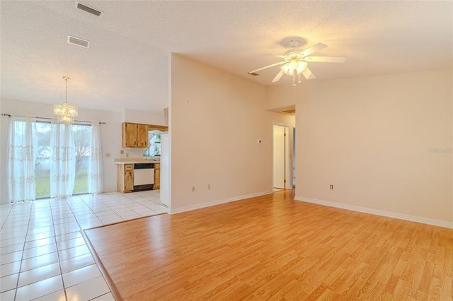 10 PINE CIRCLE, Ocala, FL 34472