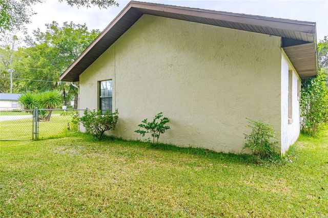 10 PINE CIRCLE, Ocala, FL 34472