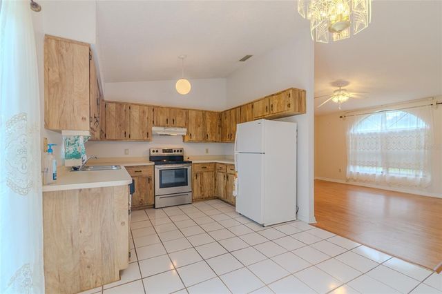10 PINE CIRCLE, Ocala, FL 34472