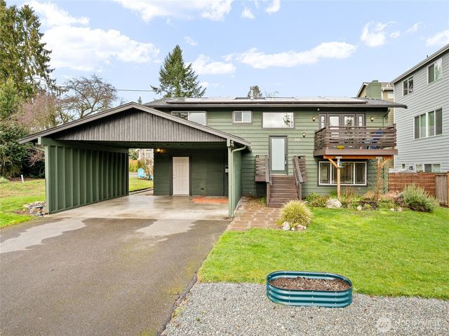 215 Hubbard Road, Lynnwood, WA 98036