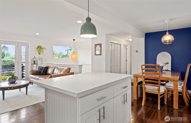 215 Hubbard Road, Lynnwood, WA 98036