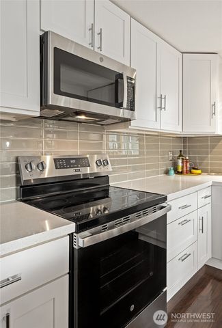 215 Hubbard Road, Lynnwood, WA 98036