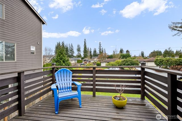 215 Hubbard Road, Lynnwood, WA 98036