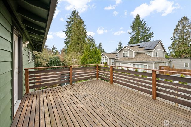 215 Hubbard Road, Lynnwood, WA 98036
