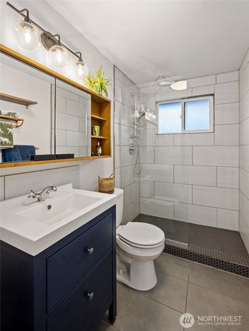 215 Hubbard Road, Lynnwood, WA 98036