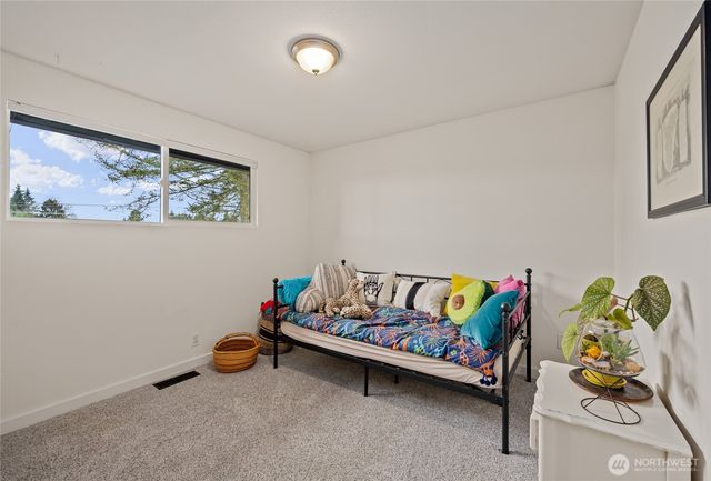 215 Hubbard Road, Lynnwood, WA 98036