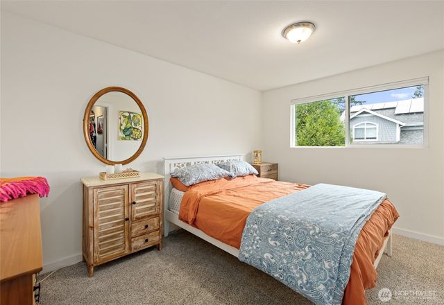 215 Hubbard Road, Lynnwood, WA 98036