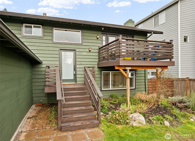 215 Hubbard Road, Lynnwood, WA 98036