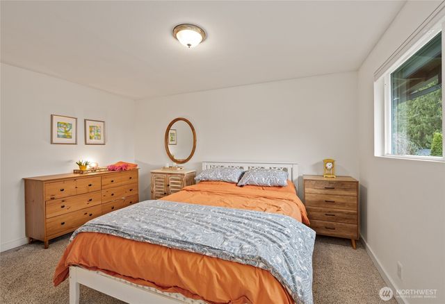 215 Hubbard Road, Lynnwood, WA 98036