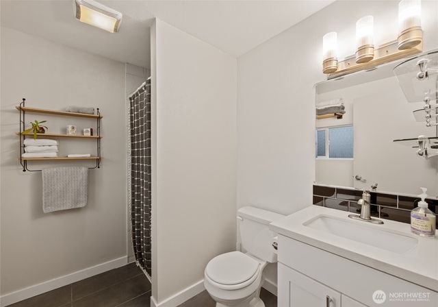 215 Hubbard Road, Lynnwood, WA 98036