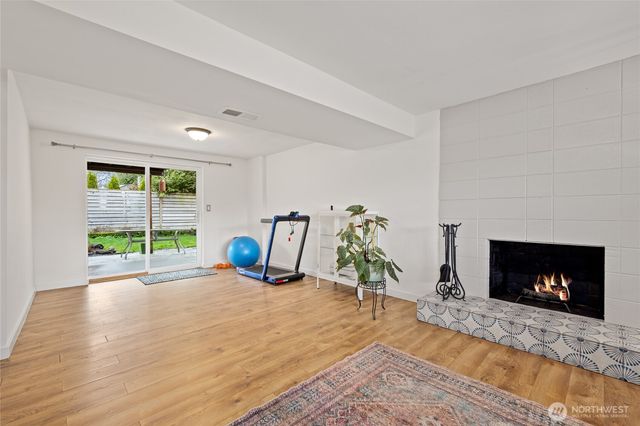 215 Hubbard Road, Lynnwood, WA 98036