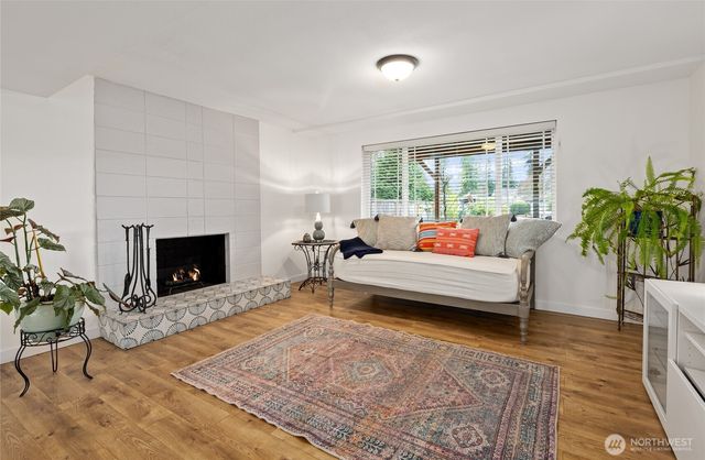 215 Hubbard Road, Lynnwood, WA 98036