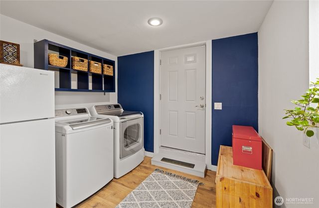 215 Hubbard Road, Lynnwood, WA 98036