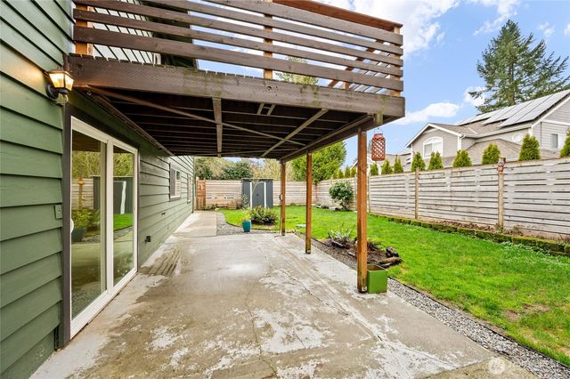 215 Hubbard Road, Lynnwood, WA 98036