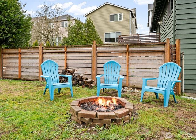 215 Hubbard Road, Lynnwood, WA 98036