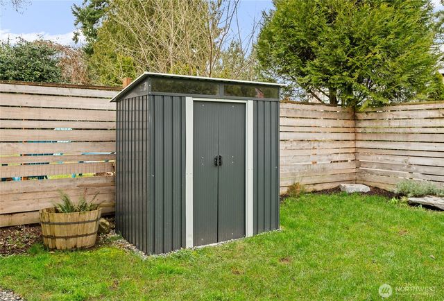 215 Hubbard Road, Lynnwood, WA 98036