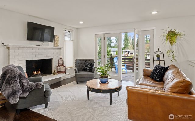 215 Hubbard Road, Lynnwood, WA 98036