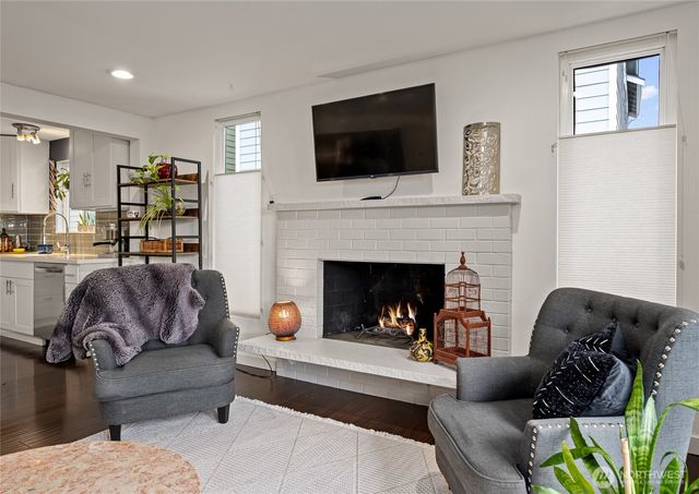 215 Hubbard Road, Lynnwood, WA 98036