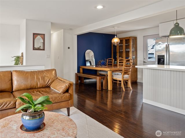 215 Hubbard Road, Lynnwood, WA 98036