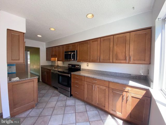 326 BRIGADE CT, Chesterbrook, PA 19087