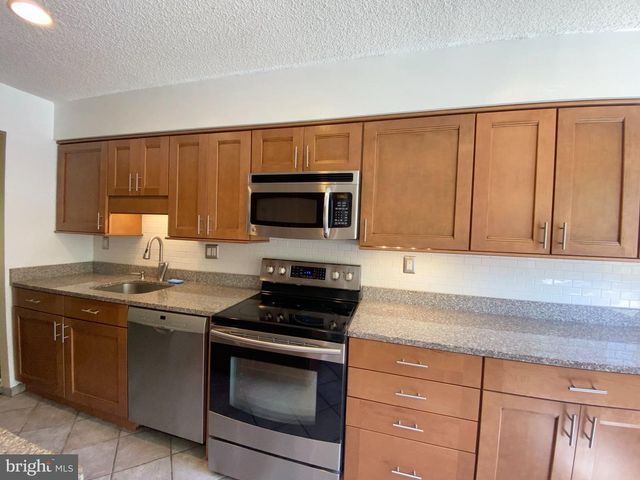 326 BRIGADE CT, Chesterbrook, PA 19087
