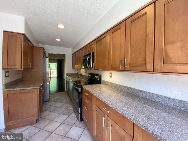 326 BRIGADE CT, Chesterbrook, PA 19087