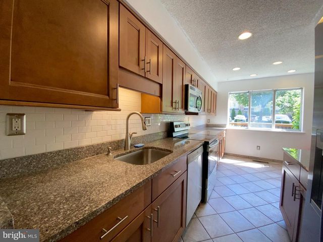 326 BRIGADE CT, Chesterbrook, PA 19087