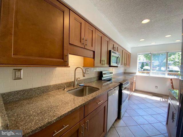326 BRIGADE CT, Chesterbrook, PA 19087