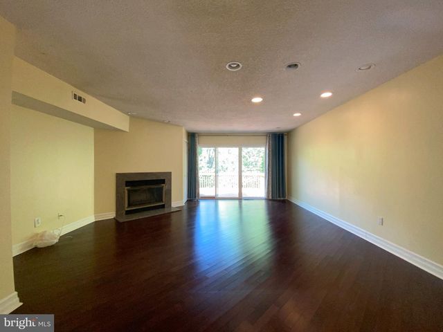 326 BRIGADE CT, Chesterbrook, PA 19087