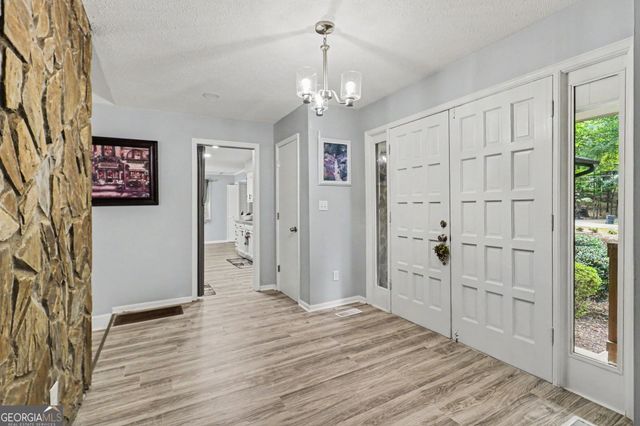 102 McKinley Circle, Lagrange, GA 30240