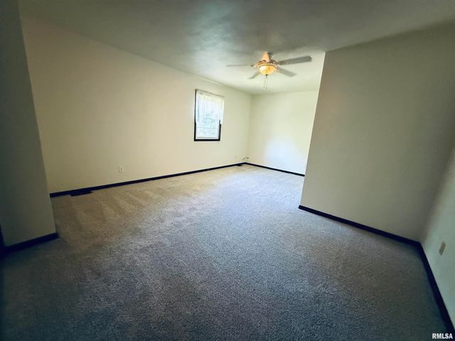 1533 HICKORY POINT Road, Metamora, IL 61548
