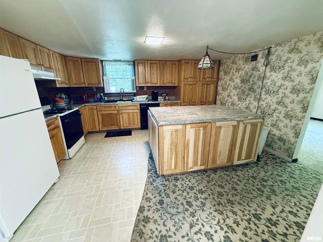 1533 HICKORY POINT Road, Metamora, IL 61548
