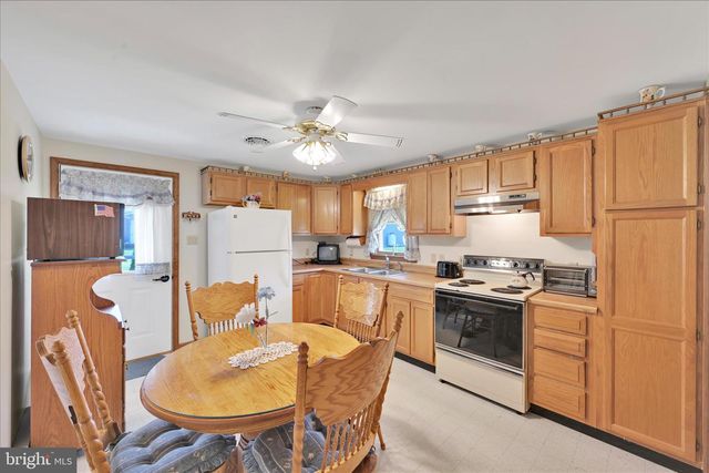 545 HONEYSUCKLE CT, Pine Grove, PA 17963