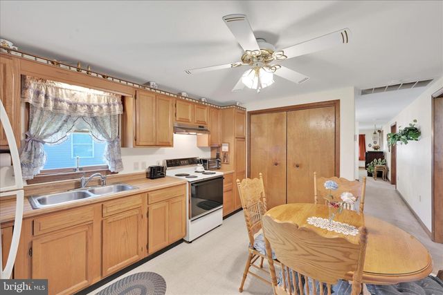 545 HONEYSUCKLE CT, Pine Grove, PA 17963