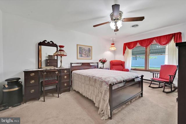 545 HONEYSUCKLE CT, Pine Grove, PA 17963