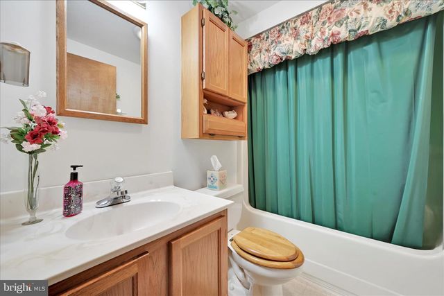 545 HONEYSUCKLE CT, Pine Grove, PA 17963