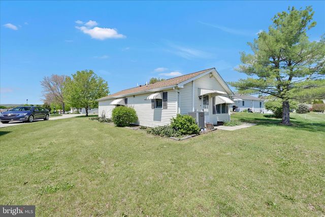 545 HONEYSUCKLE CT, Pine Grove, PA 17963