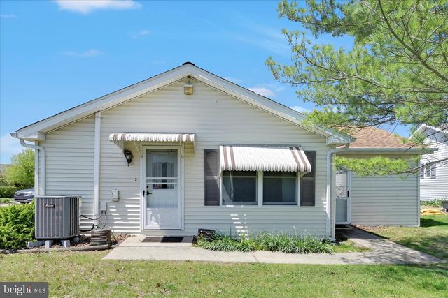 545 HONEYSUCKLE CT, Pine Grove, PA 17963